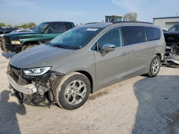  Salvage Chrysler Pacifica