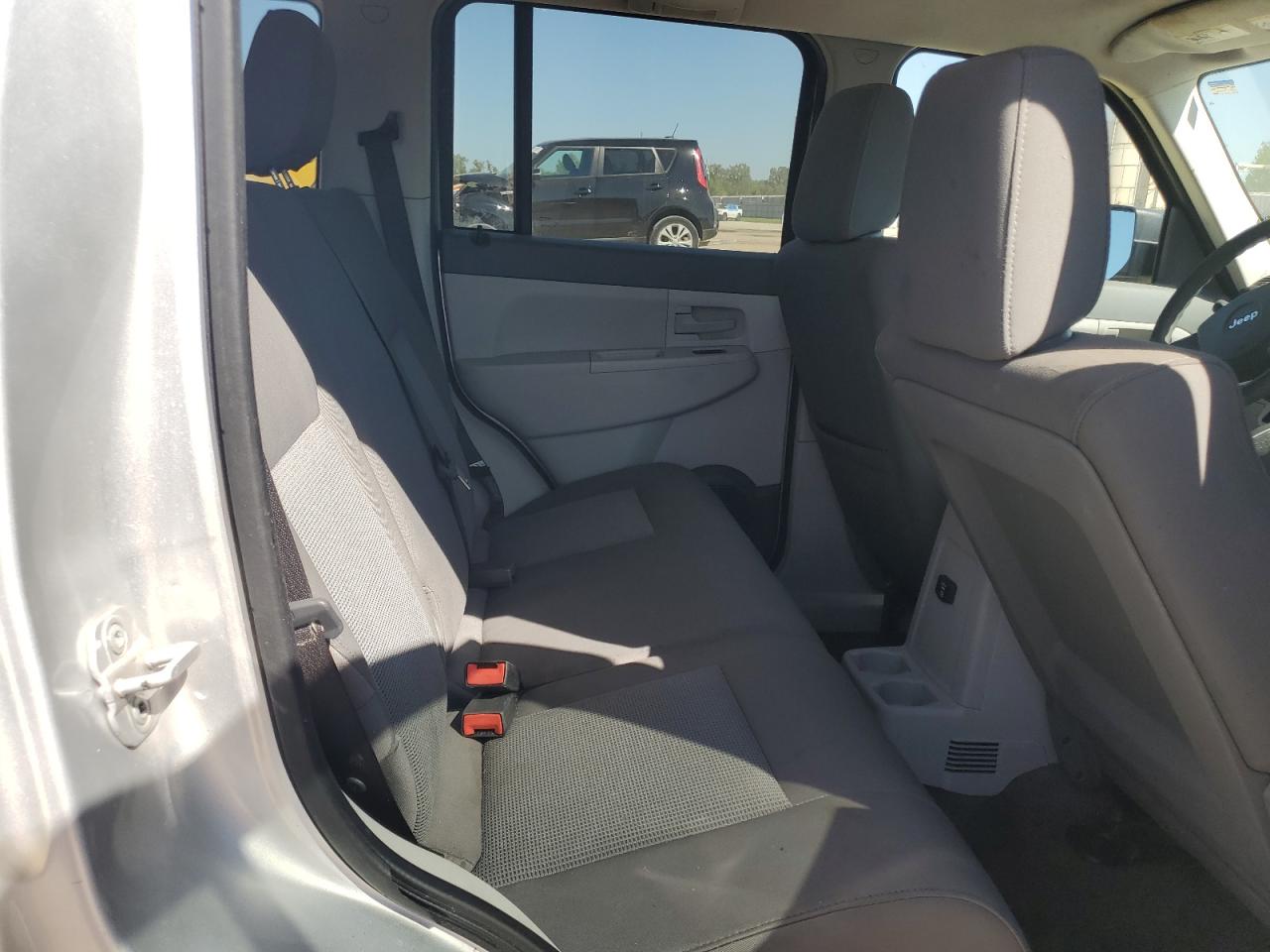 Jeep Liberty Sport Image 6