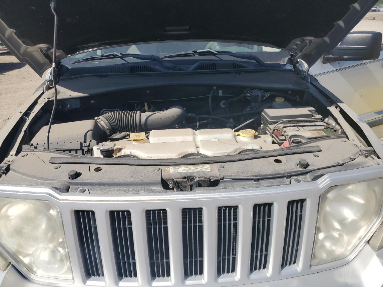 Jeep Liberty Sport Image 12