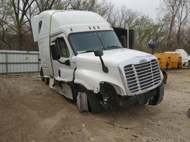  Salvage Freightliner Cascadia 1