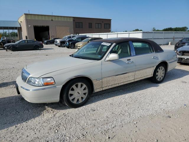  Salvage Lincoln Towncar