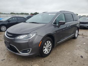  Salvage Chrysler Pacifica