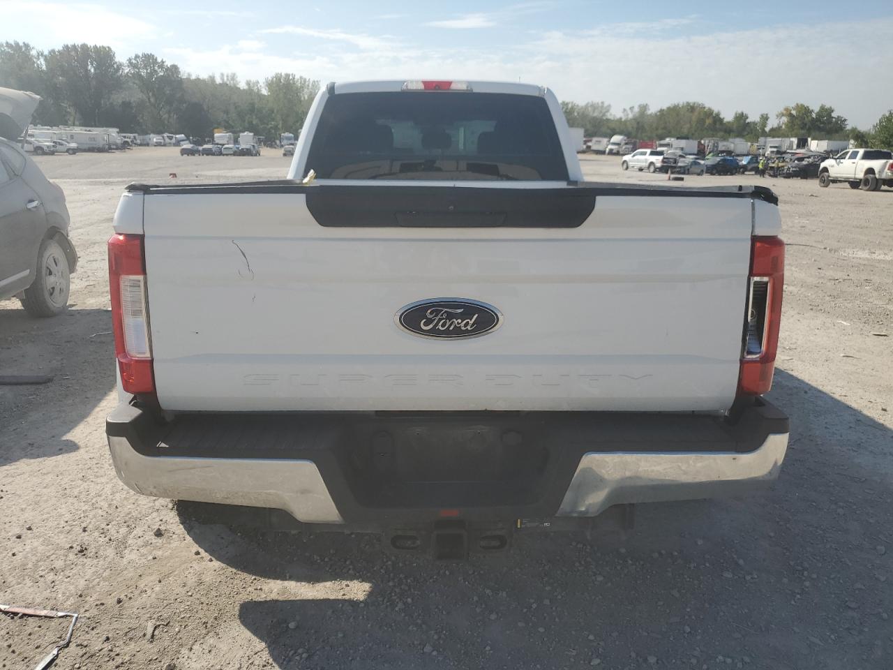 Ford F-350 Super Duty Image 3
