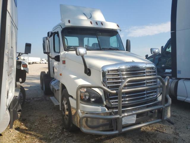  Salvage Freightliner Cascadia 1