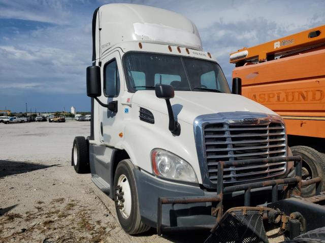  Salvage Freightliner Cascadia 1