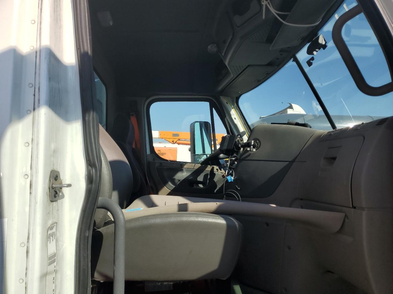 Freightliner Cascadia Image 8