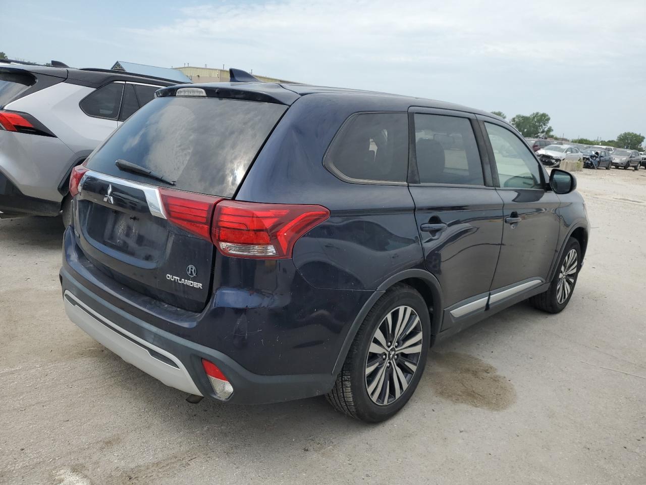 Mitsubishi Outlander Se Image 2