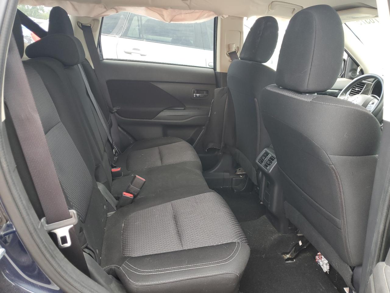 Mitsubishi Outlander Se Image 11