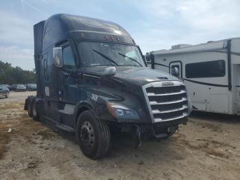  Salvage Freightliner Cascadia 1