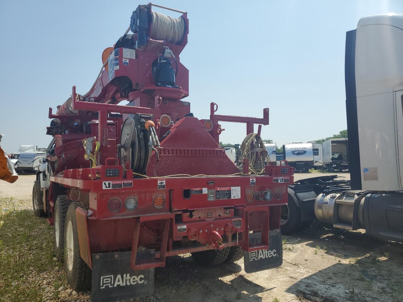 International Hv607 Image 2