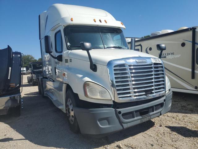  Salvage Freightliner Cascadia 1