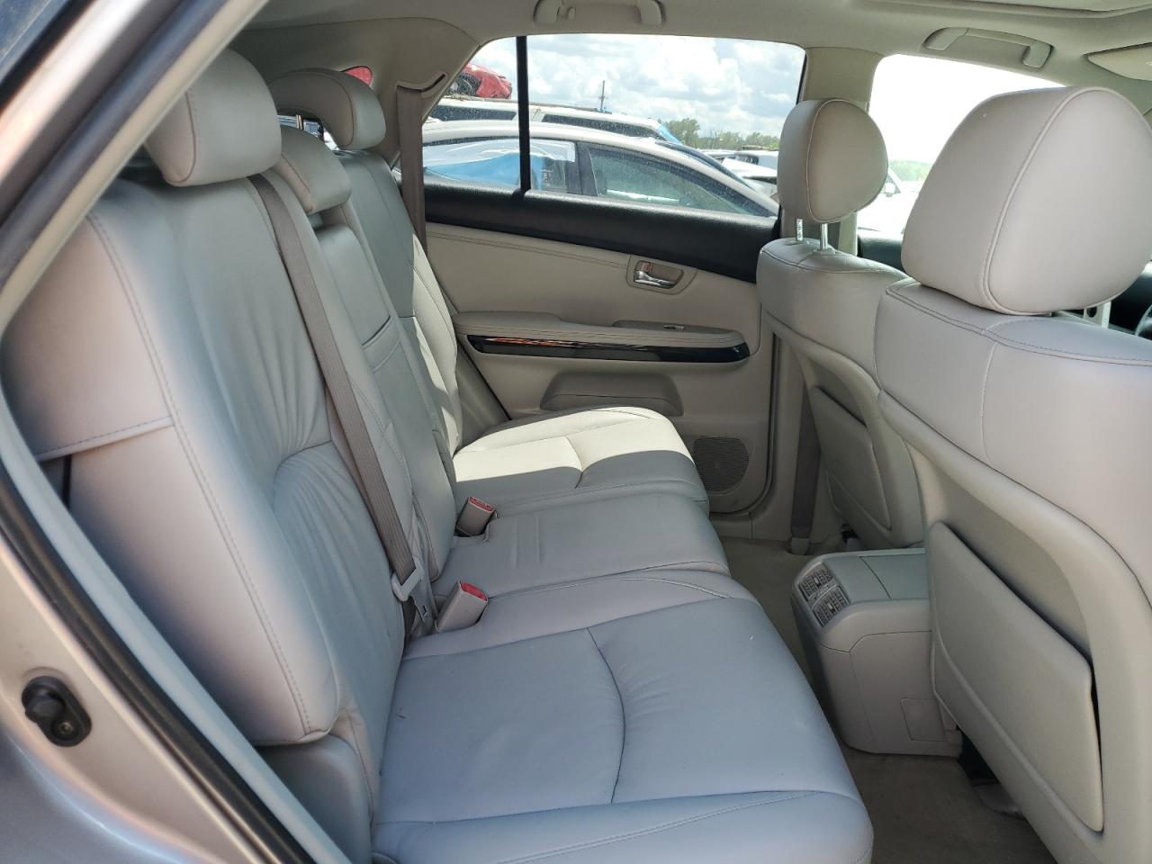 Lexus RX 330 Image 8