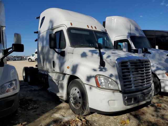  Salvage Freightliner Cascadia 1