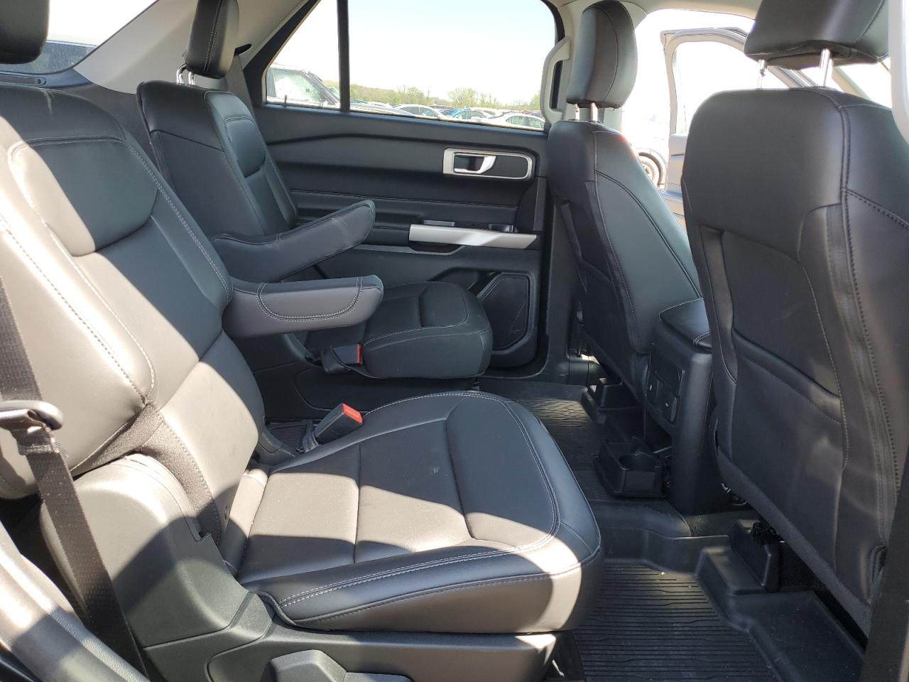 Ford Explorer Xlt Image 10