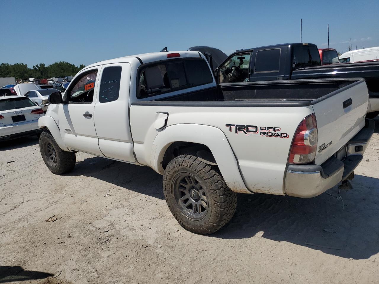 Toyota Tacoma Access Cab Image 3