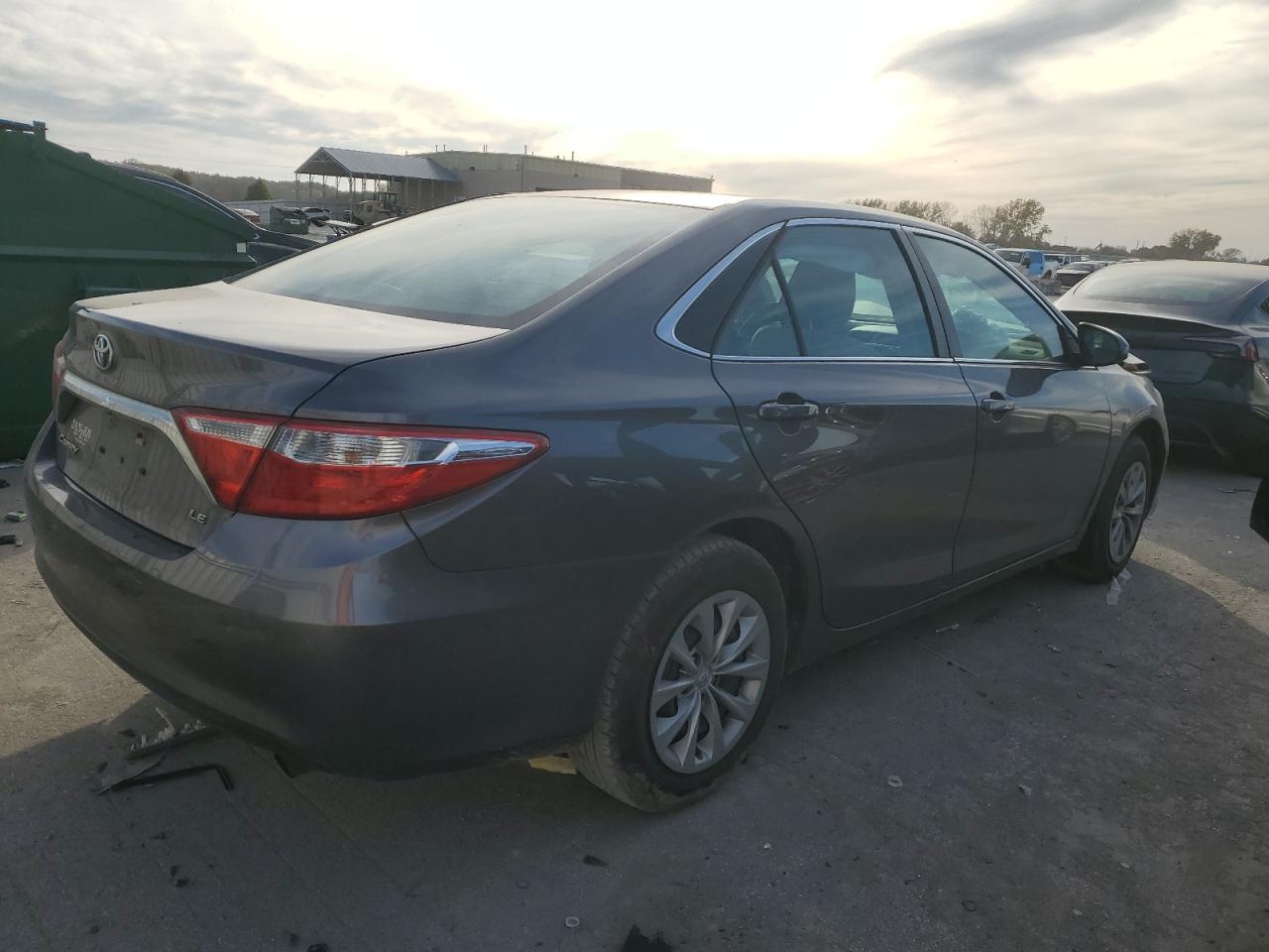 Toyota Camry Le Image 12