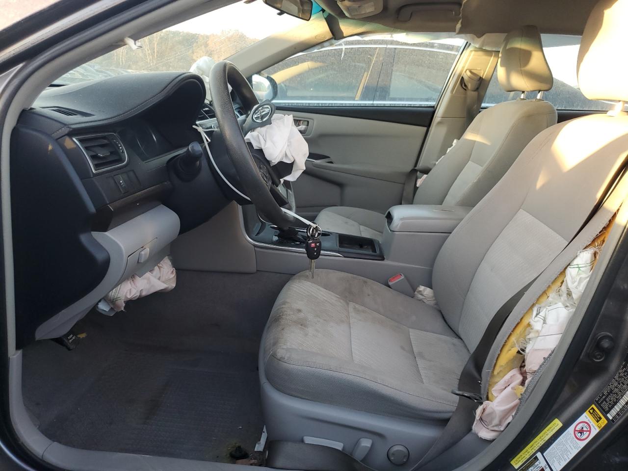 Toyota Camry Le Image 7