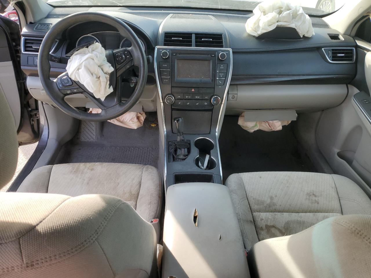 Toyota Camry Le Image 11