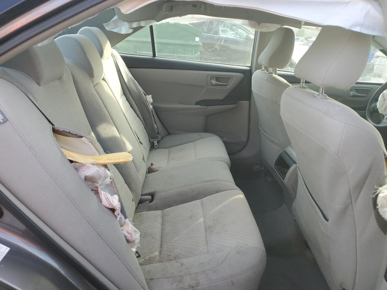 Toyota Camry Le Image 3