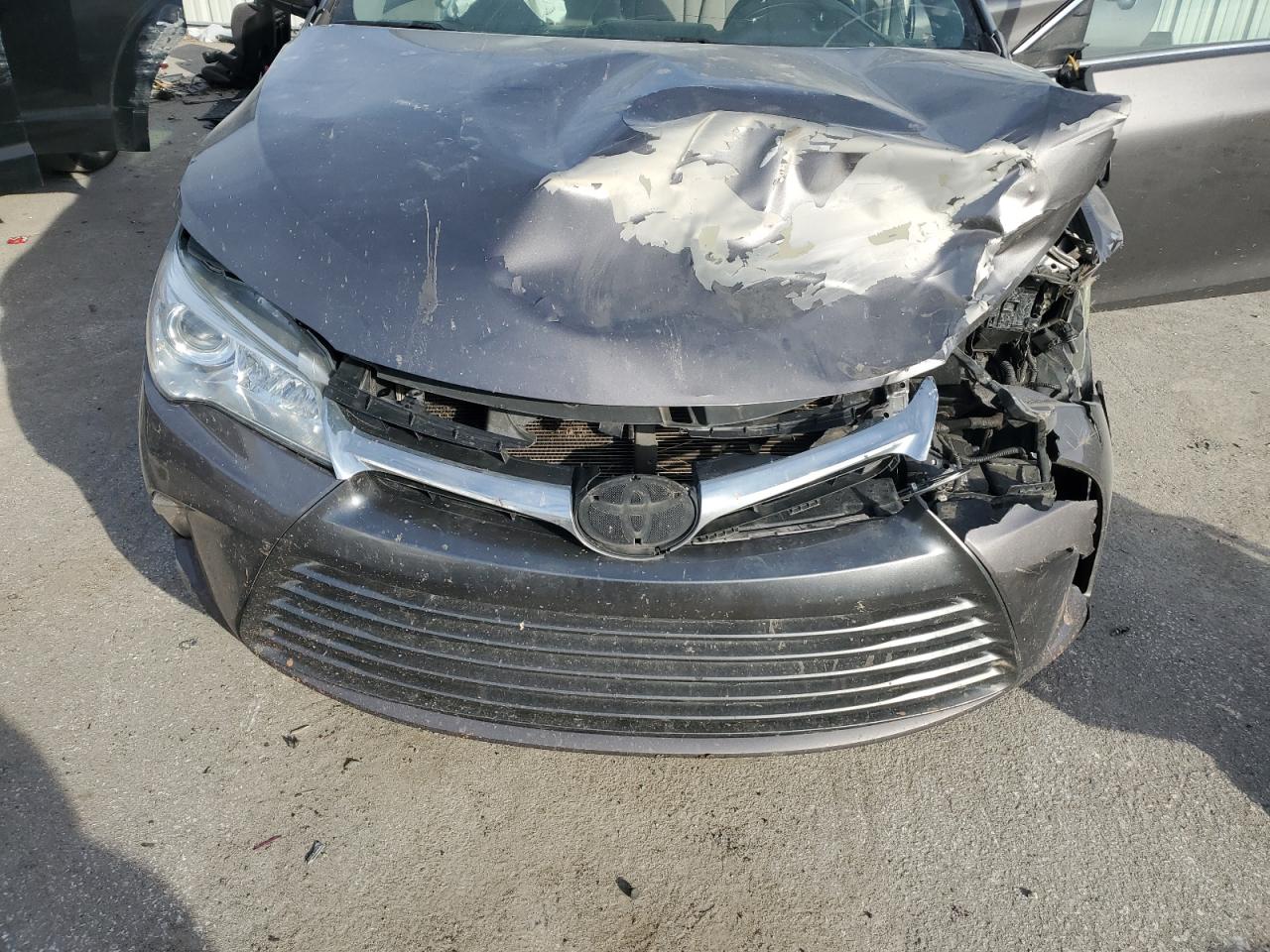 Toyota Camry Le Image 4