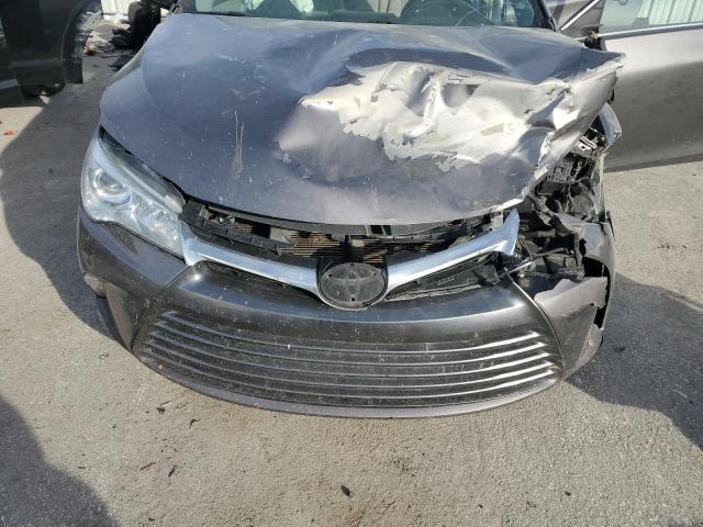 Toyota Camry Le Image 4