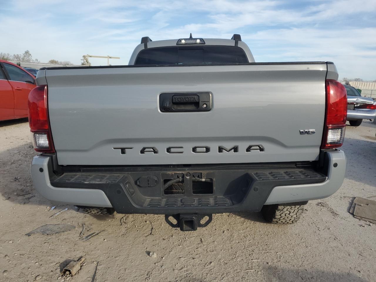Toyota Tacoma Double Cab Image 2