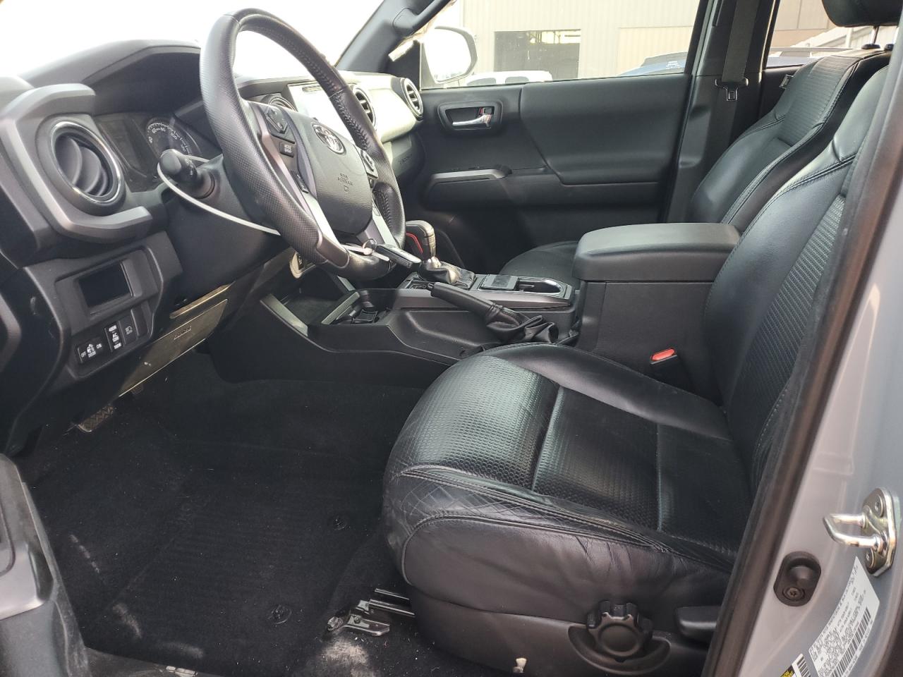 Toyota Tacoma Double Cab Image 4