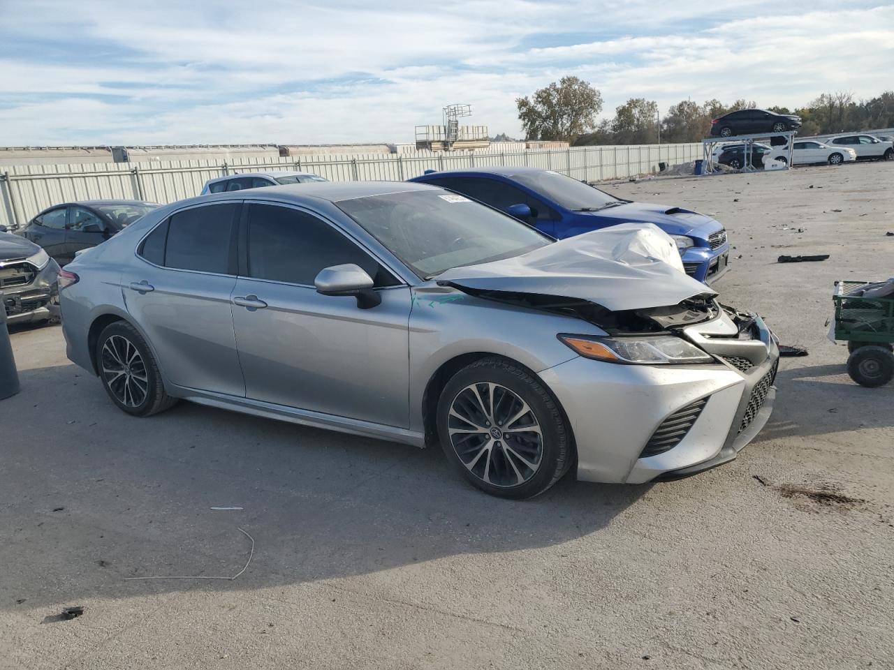 Toyota Camry L Image 10