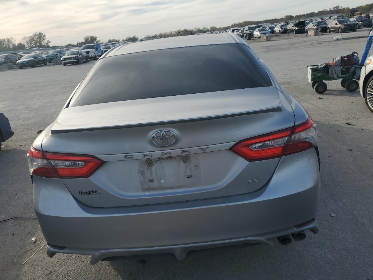 Toyota Camry L Image 7