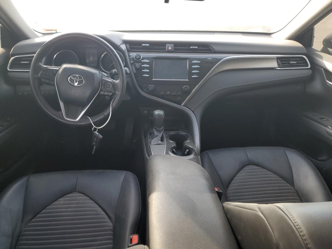 Toyota Camry L Image 12
