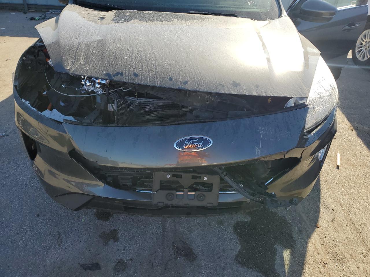 Ford Escape Titanium Image 13