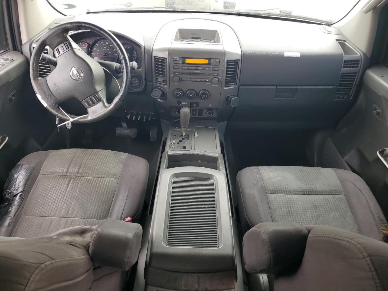 Nissan Titan Xe Image 4