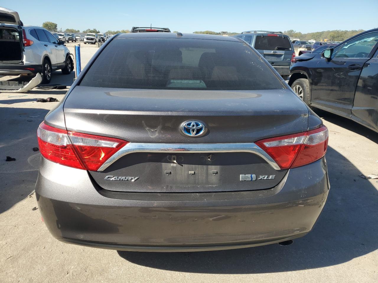 Toyota Camry Hybrid Image 3