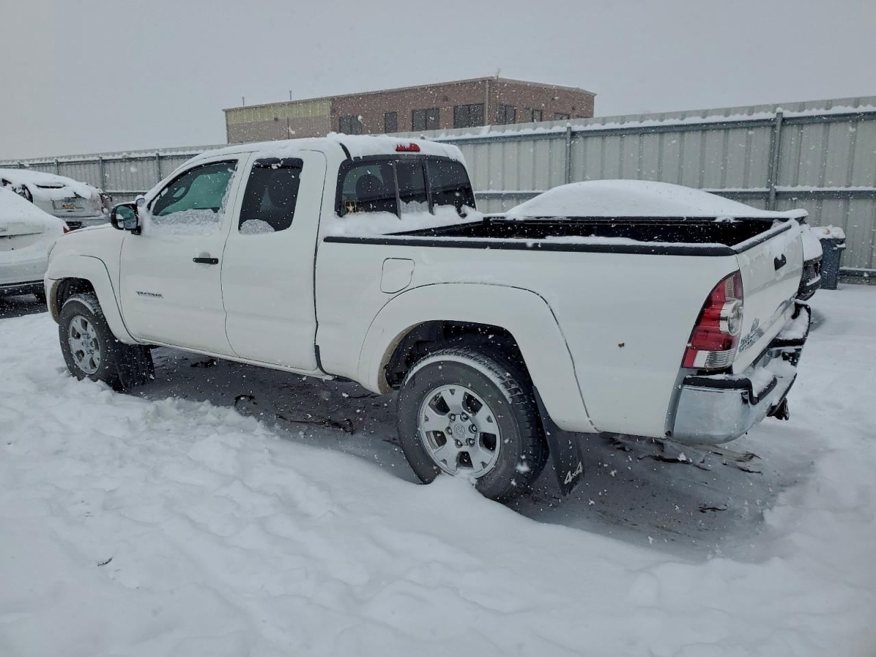 Toyota Tacoma Access Cab Image 2