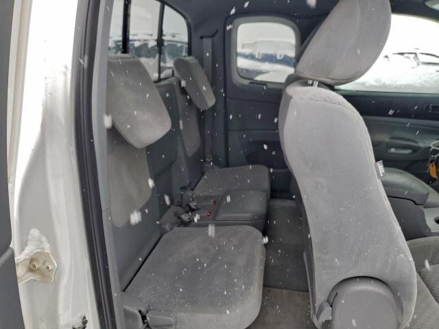 Toyota Tacoma Access Cab Image 11