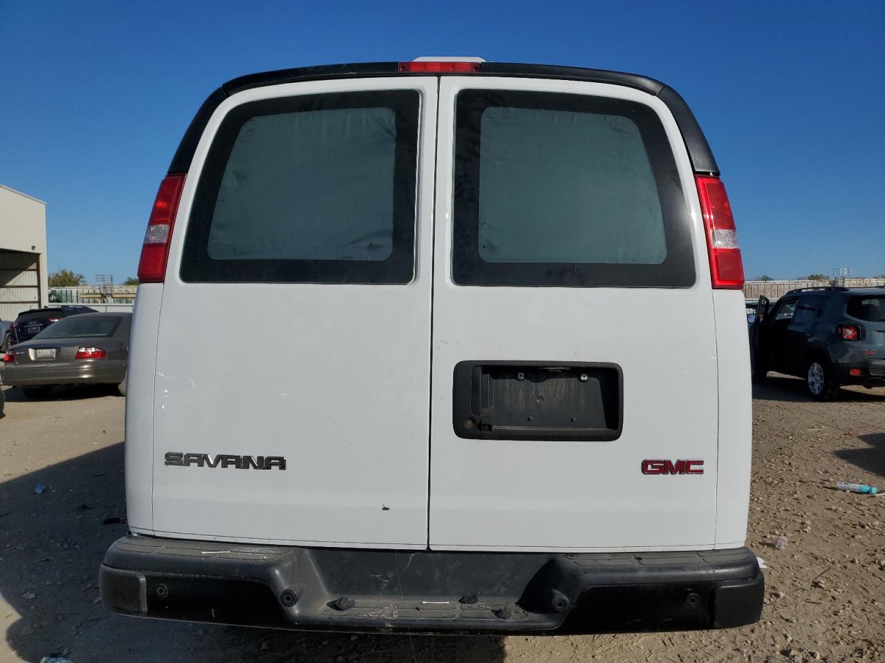 GMC Savana G2500 Image 5