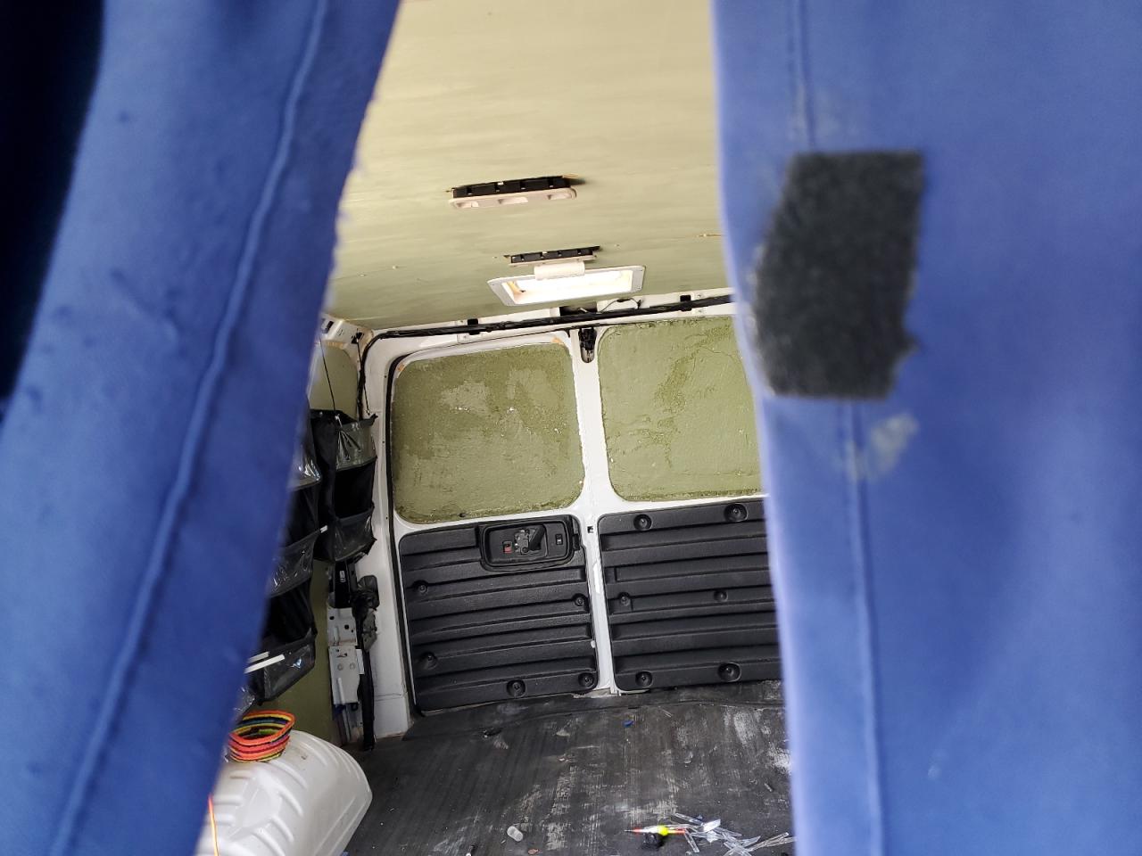 GMC Savana G2500 Image 12