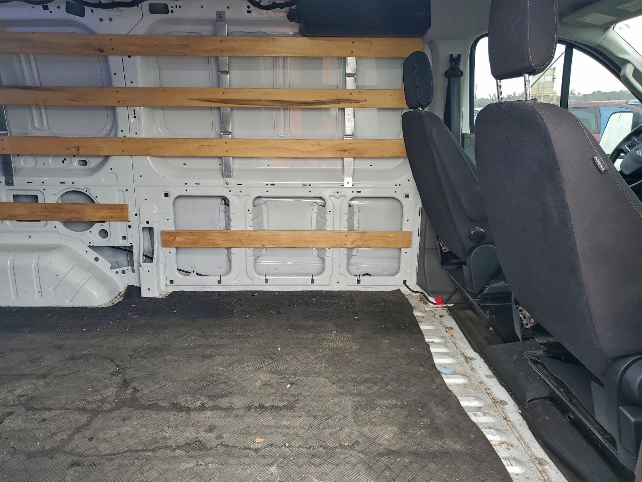 Ford Transit T-250 Image 5