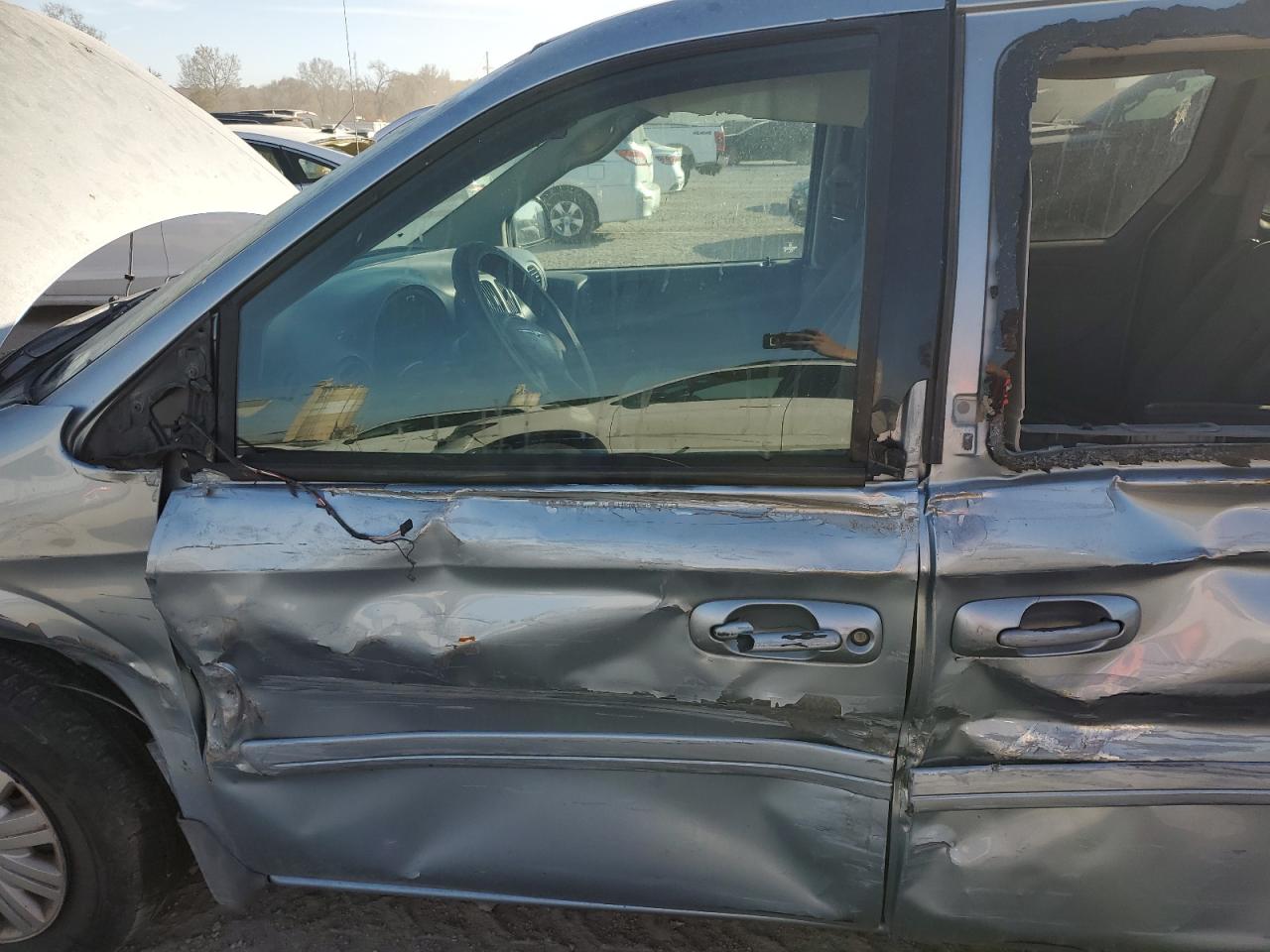 Chrysler Minivan Lx Image 3