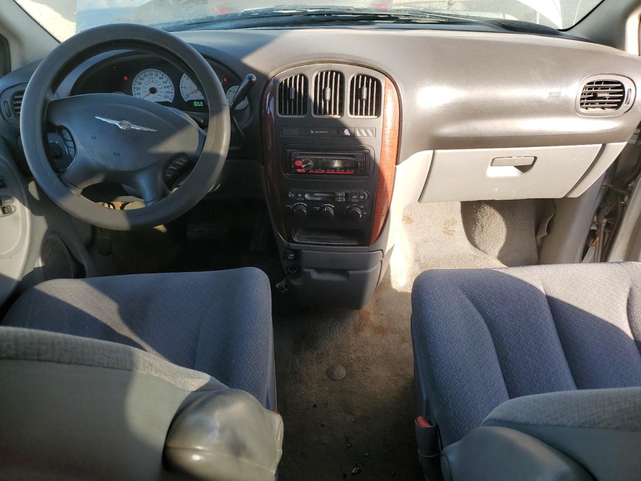 Chrysler Minivan Lx Image 7