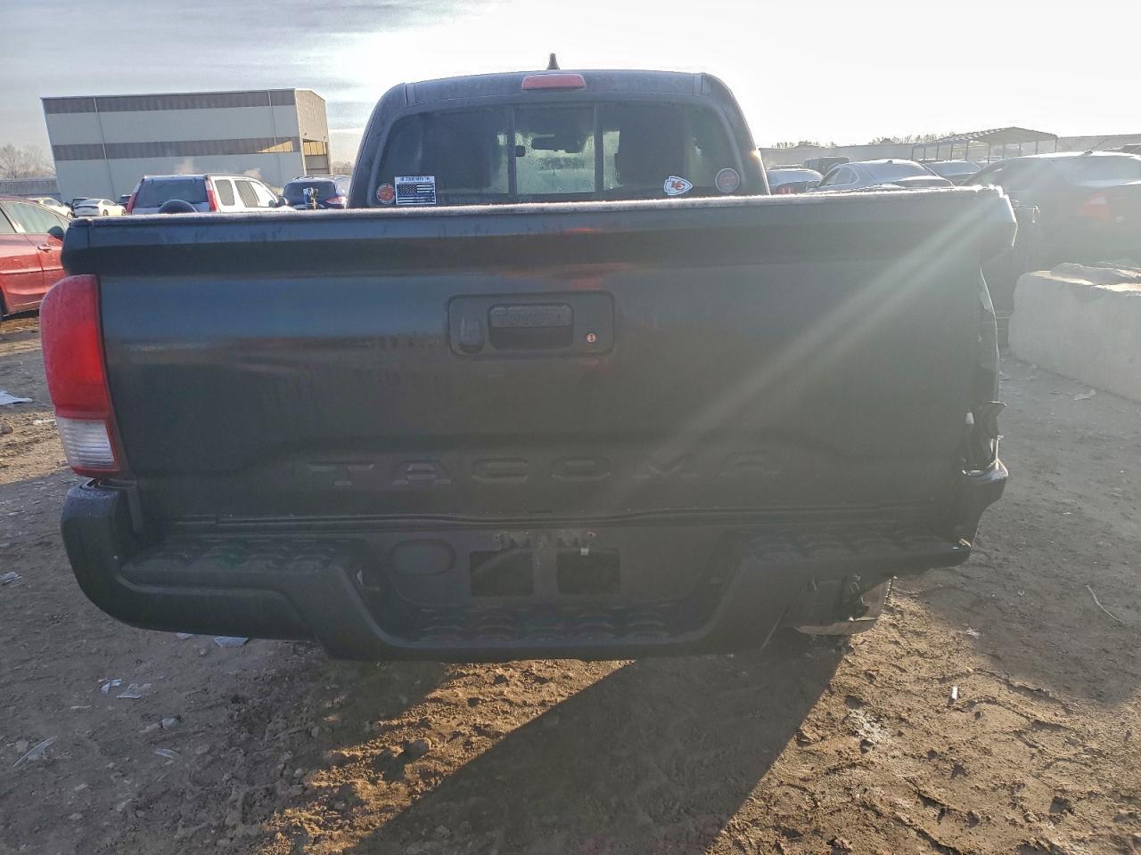 Toyota Tacoma Access Cab Image 4