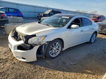  Salvage Nissan Maxima