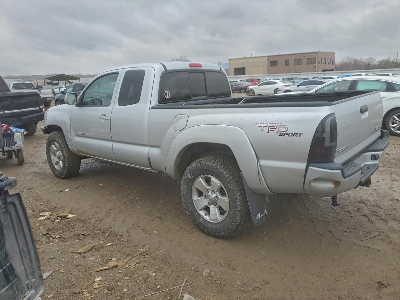 Toyota Tacoma Access Cab Image 3