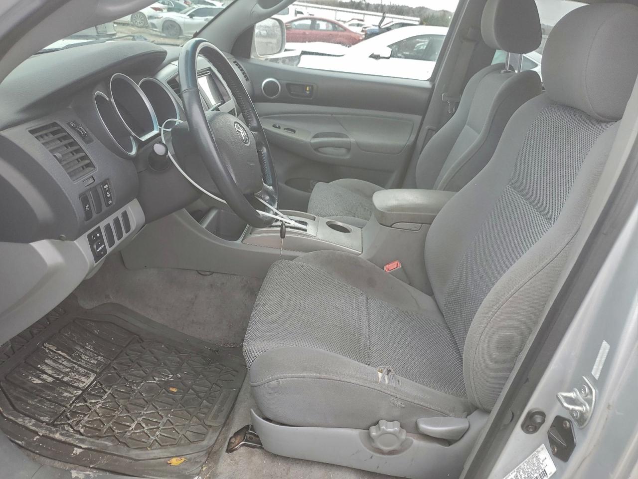 Toyota Tacoma Access Cab Image 7