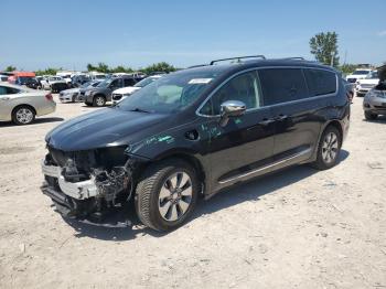  Salvage Chrysler Pacifica