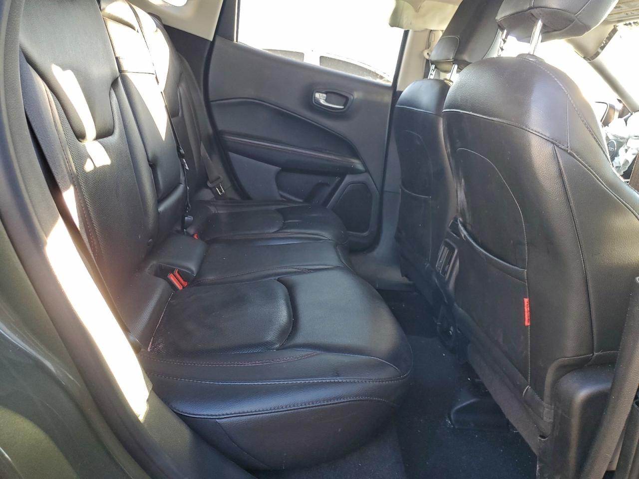 Jeep Compass Trailhawk Image 3