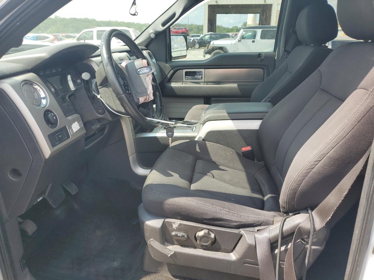 Ford F-150 Supercrew Image 6