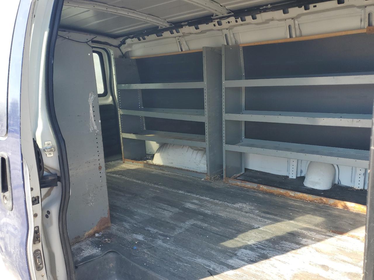 GMC Savana G2500 Image 7