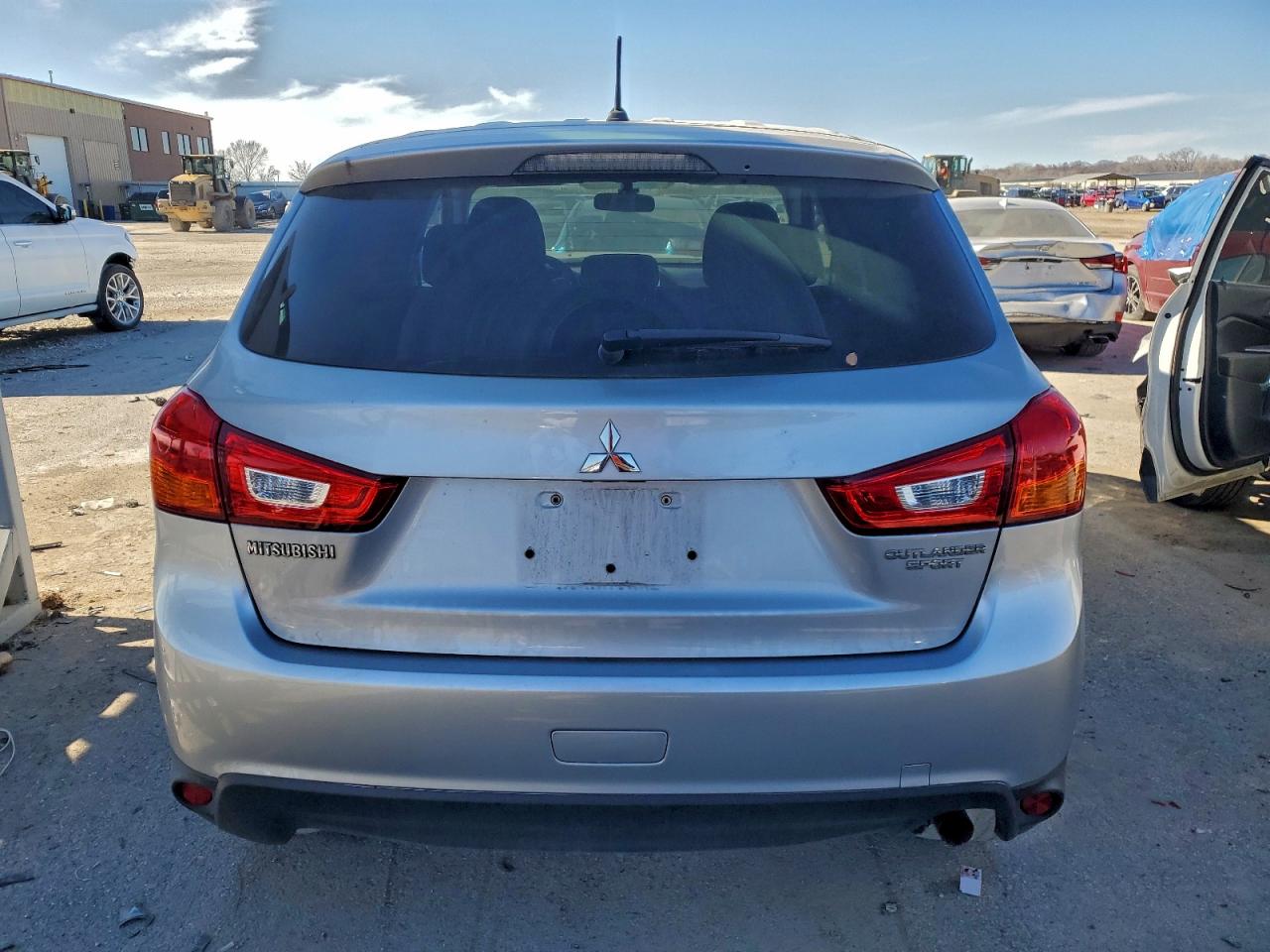 Mitsubishi Outlander Es Image 2