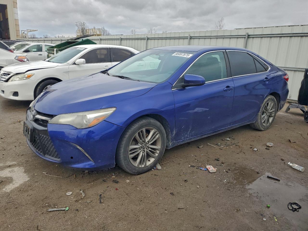 Toyota Camry Le Image 1